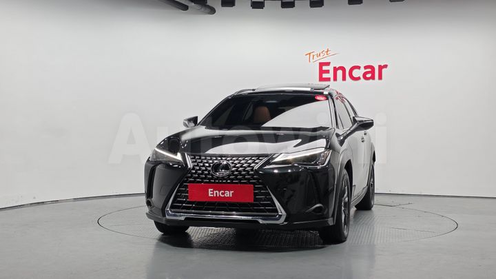 Lexus UX 2025 — 3