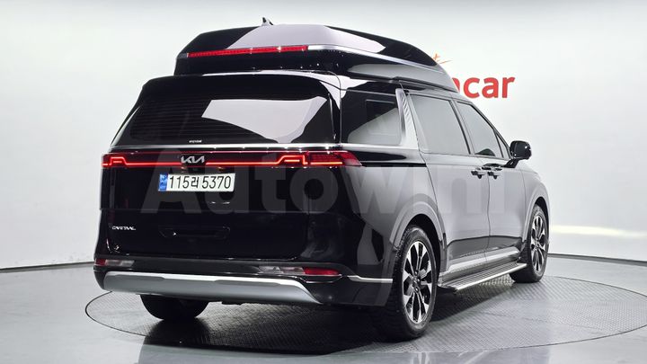 Kia Carnival 2023 — 2