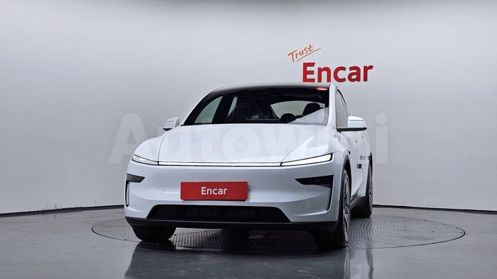 Tesla Model Y 2026 — 3
