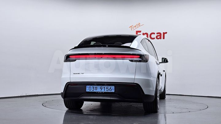 Tesla Model Y 2026 — 4