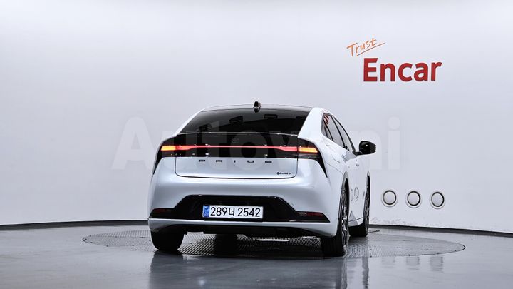 Toyota Prius 2026 — 4