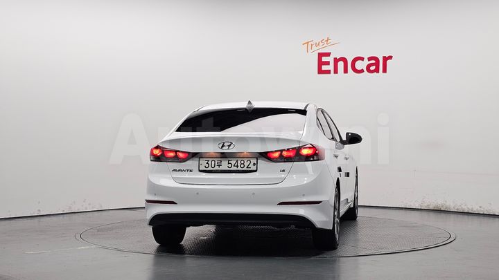 Hyundai Avante 2018 — 4