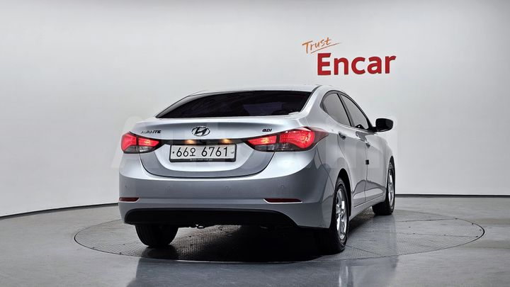 Hyundai Avante 2015 — 3