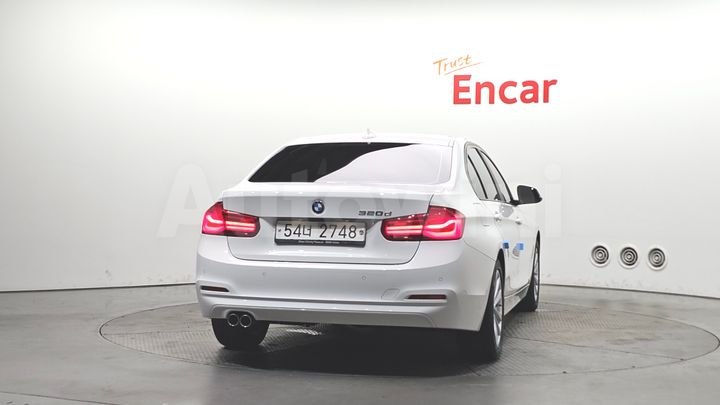 BMW 3 Series 2018 — 5