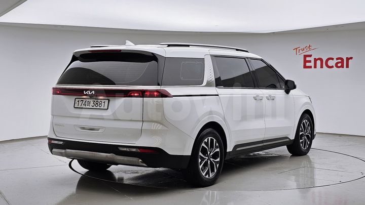 Kia Carnival 2023 — 2