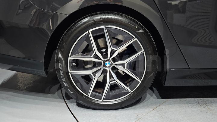 BMW 5 Series 2025 — 5