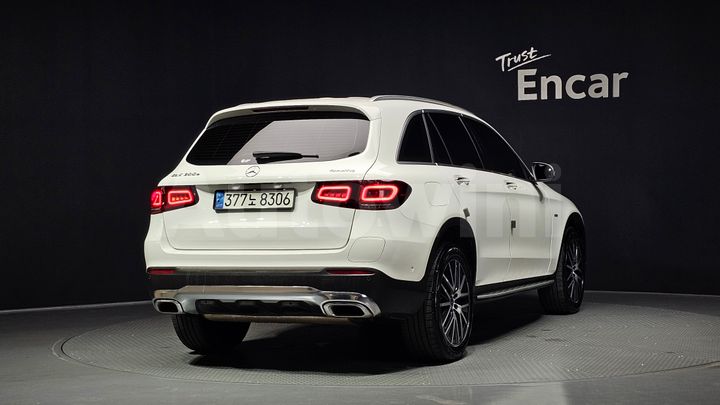 Mercedes-Benz GLC Class 2021 — 2