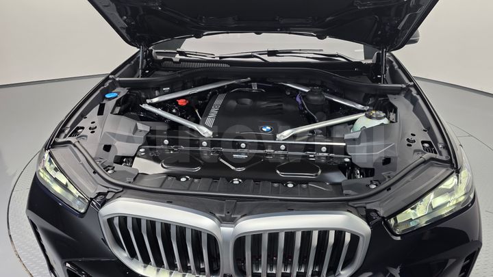 BMW X5 2026 — 5
