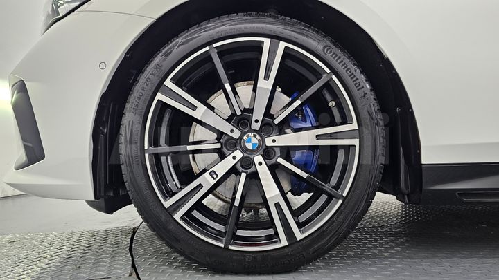 BMW 5 Series 2025 — 5