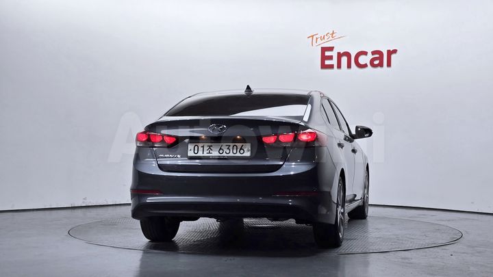Hyundai Avante 2018 — 4
