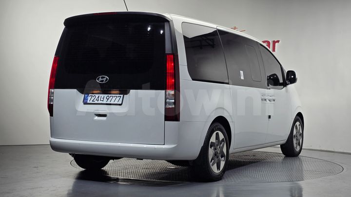 Hyundai Staria 2025 — 2