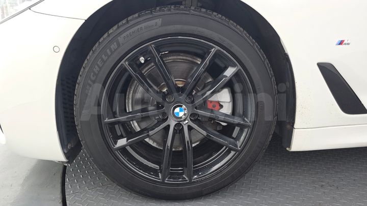 BMW 5 Series 2017 — 5