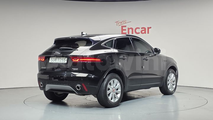 Jaguar E PACE