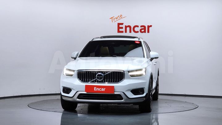 Volvo XC40 2021 — 3
