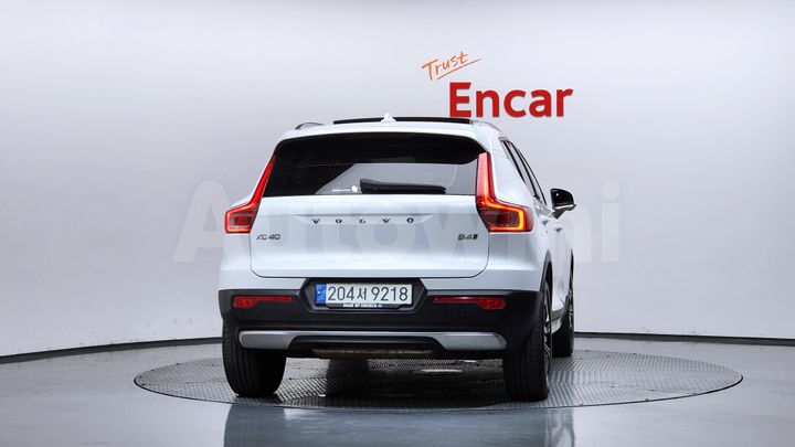 Volvo XC40 2021 — 4
