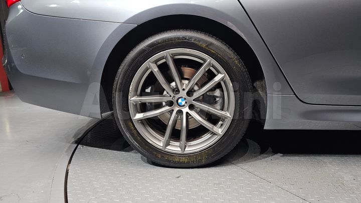 BMW 5 Series 2018 — 5