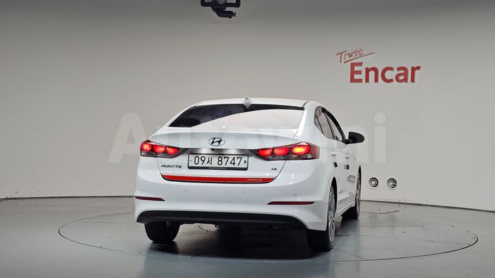 Hyundai Avante 2018 — 3