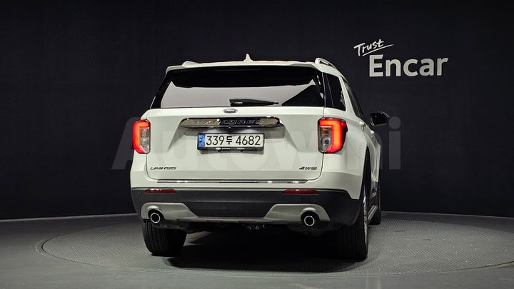 Ford Explorer 2022 — 4