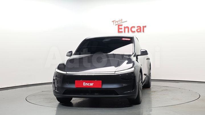 Tesla Model Y 2025 — 2