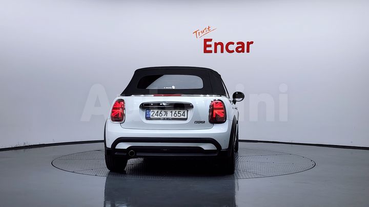 Mini Cooper Convertible 2024 — 4