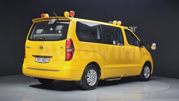 Hyundai Starex 2018 — 2