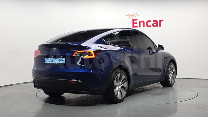 Tesla Model Y 2024 — 2
