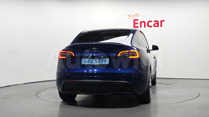 Tesla Model Y 2024 — 4