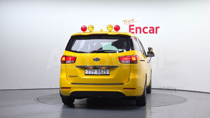 Kia Carnival 2015 — 4