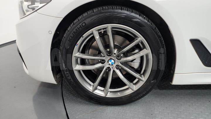 BMW 5 Series 2018 — 5