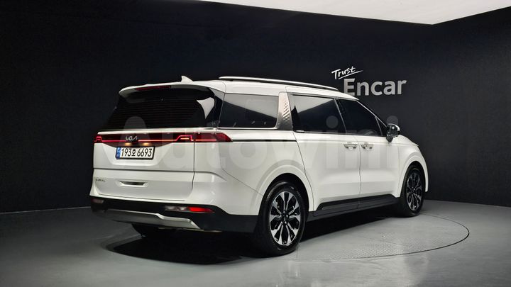 Kia Carnival 2023 — 2