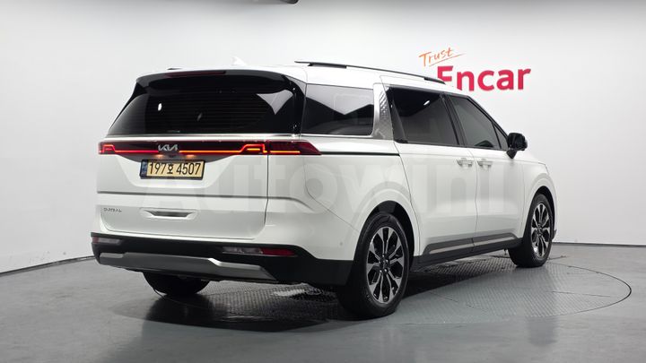 Kia Carnival 2023 — 2