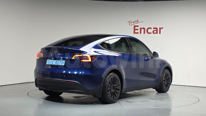 Tesla Model Y 2023 — 2