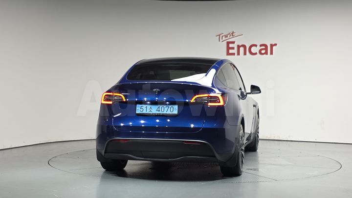 Tesla Model Y 2023 — 4