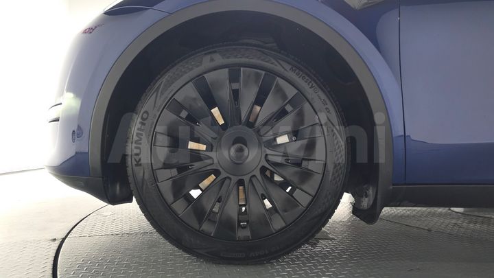 Tesla Model Y 2023 — 5