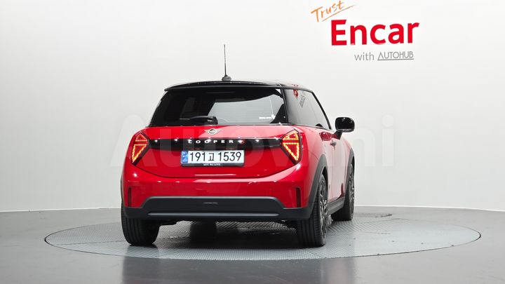 Mini Cooper 2025 — 4