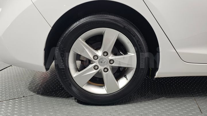 Hyundai Avante 2012 — 5