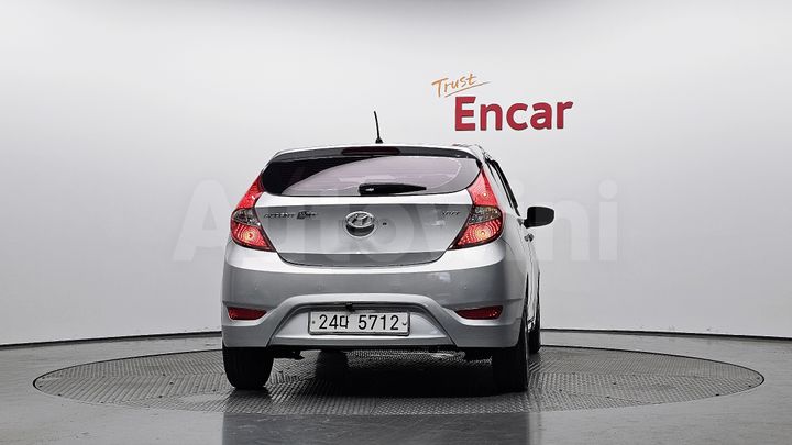 Hyundai Accent 2012 — 4