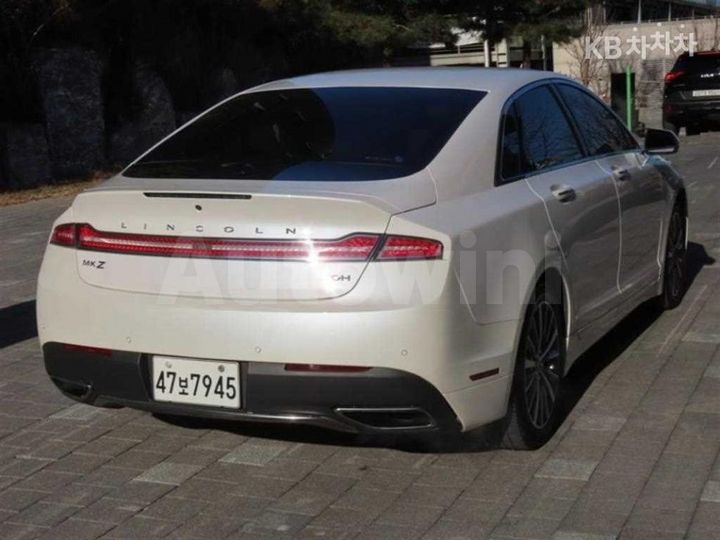 Lincoln MKZ 2019 3LN6L5LU2KR633532 — 3