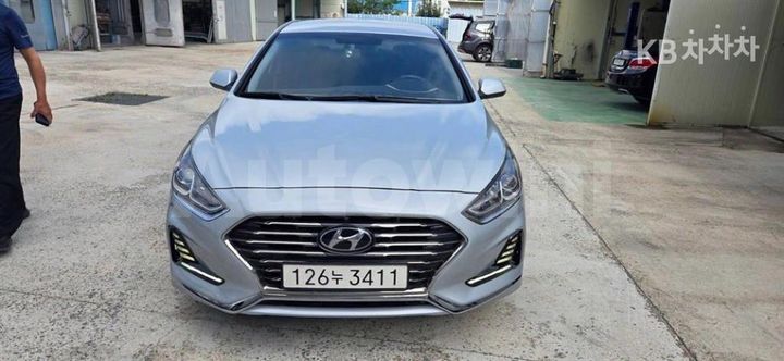 Hyundai Sonata 2018 KMHE341DBJA476388 — 2