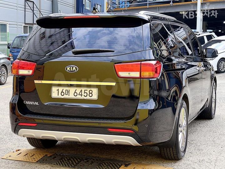 Kia Carnival 2017 KNAMC81ABHS306305 — 4