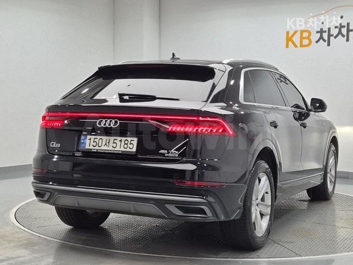 Audi Q8 2021 WAUZZZF12MD004015 — 3