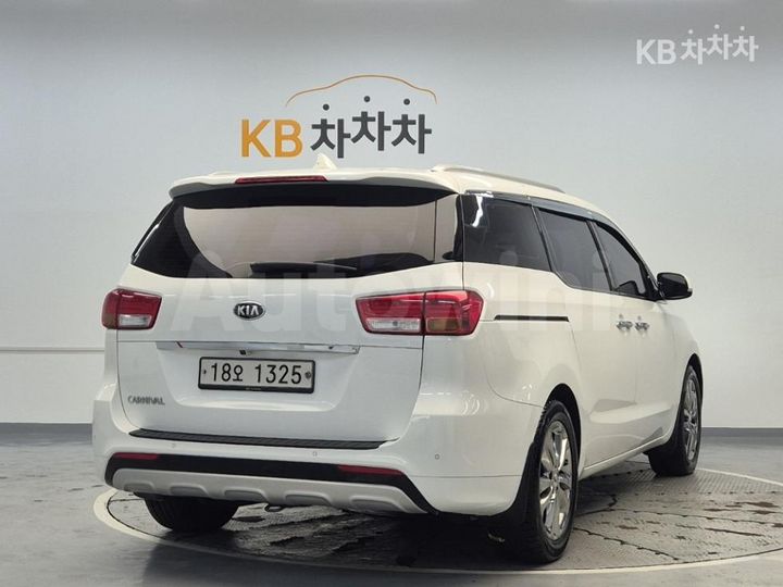 Kia Carnival 2017 KNAME81ABHS301294 — 3