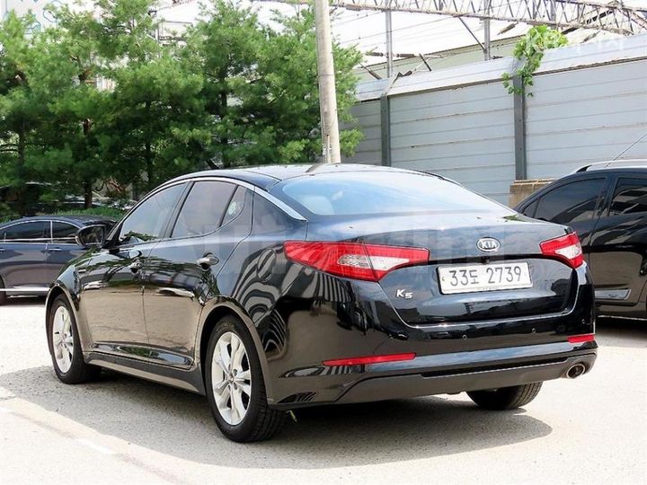 Kia K5 2011 KNAGN411BBA005041 — 3