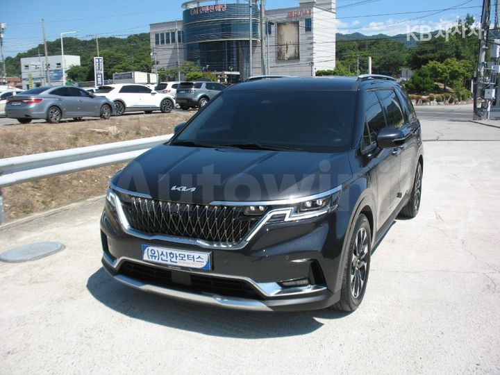 Kia Carnival 2021 KNANE81BBMS035317 — 2