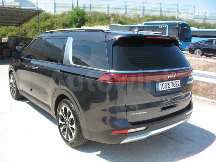 Kia Carnival 2021 KNANE81BBMS035317 — 5