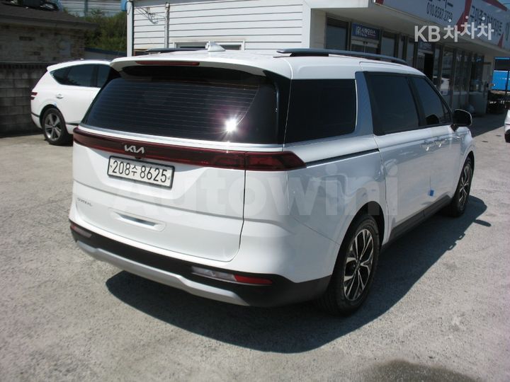 Kia Carnival 2023 KNANB81BBPS261031 — 4