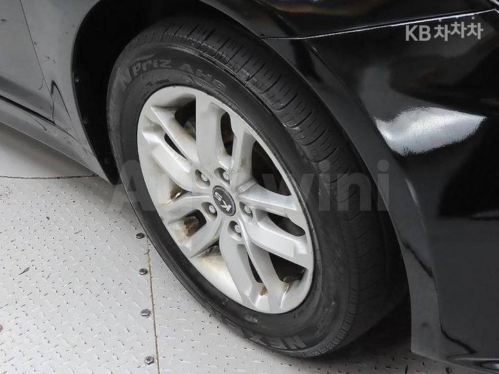 Kia K5 2011 KNAGN411BBA110569 — 5