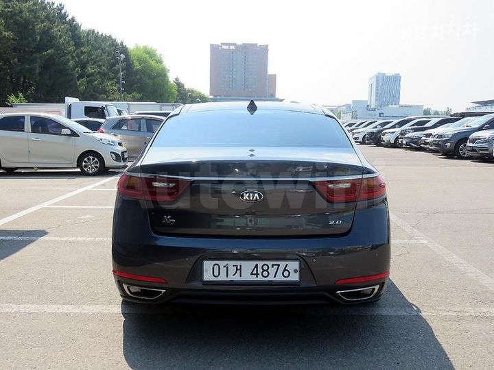 Kia K7 2018 KNALB416BJA127192 — 3