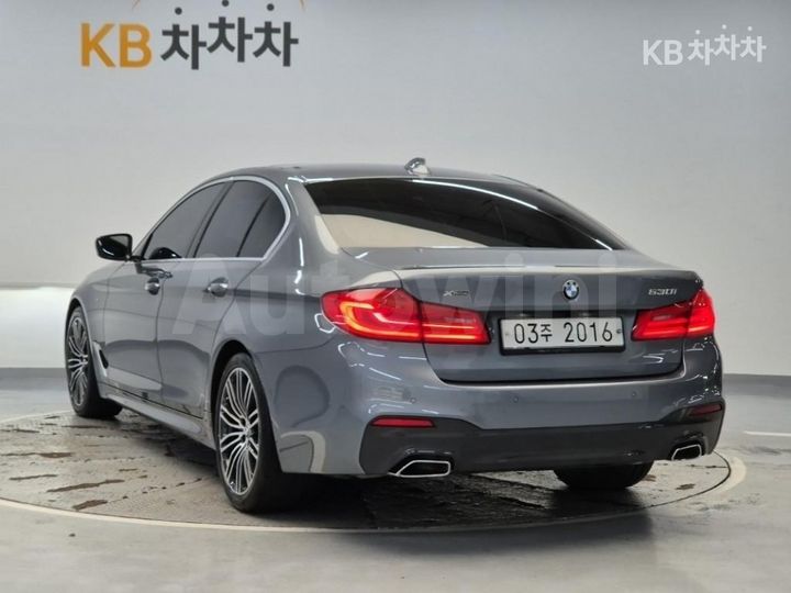 BMW 5 Series 2019 WBAJD9102KB278043 — 2