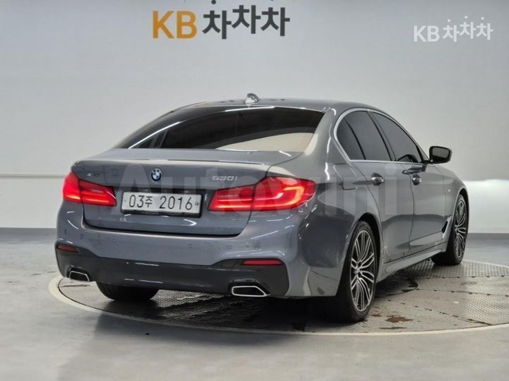 BMW 5 Series 2019 WBAJD9102KB278043 — 3